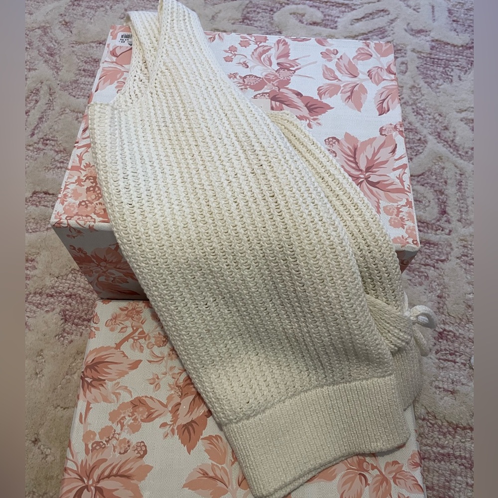 Vince cream tank with bow side detail
